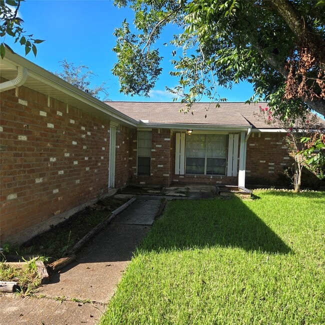 Building Photo - 3046 Mosby Dr
