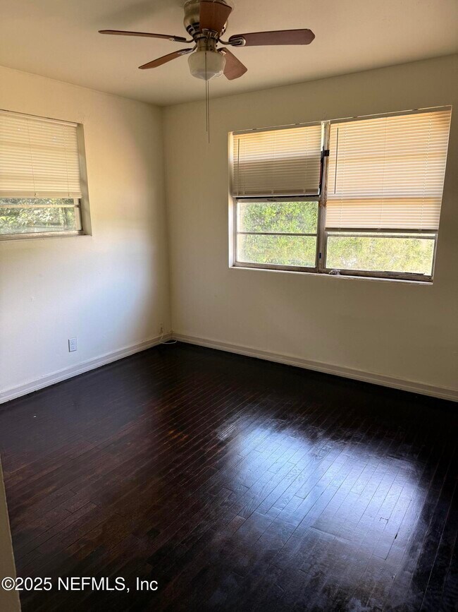 Foto del edificio - 7264 Greenway Dr