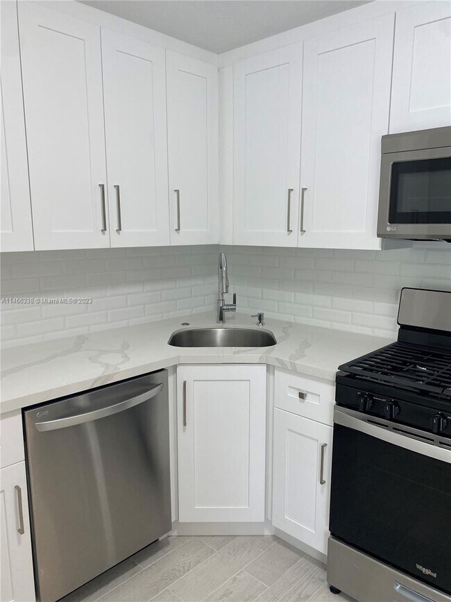 Foto del edificio - 3245 Virginia St