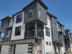 Building Photo - 2028 S Holly St