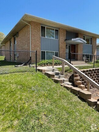 Building Photo - 2128 Belmont Ln