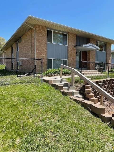 Building Photo - 2128 Belmont Ln