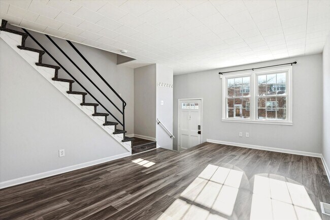 Foto del edificio - Available Now, Recently Renovated 3BD/1BA Twin in Downingtown Borough!