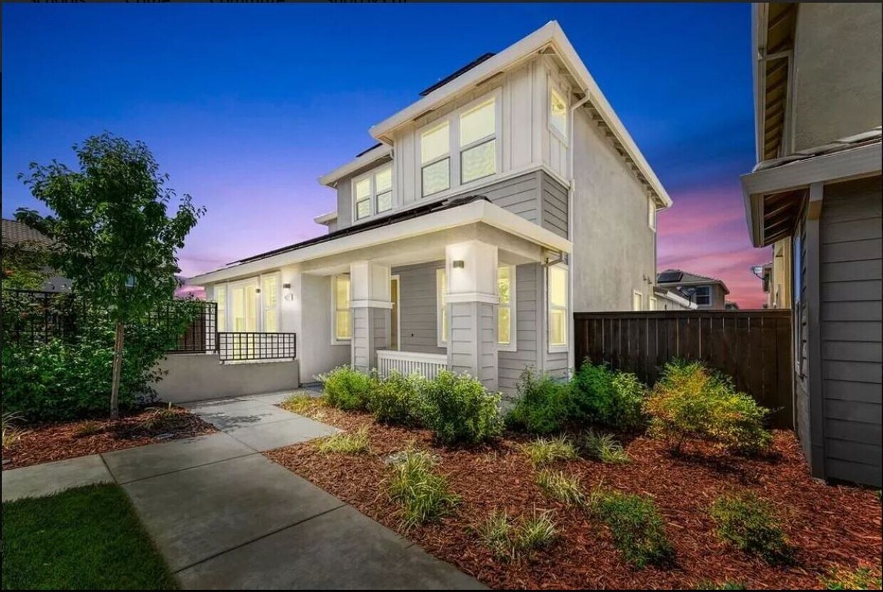 Foto principal - Gorgeous 4 Bedroom Patio Home in Rocklin