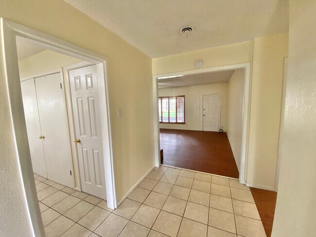 Building Photo - Pre-Leasing Now-available 6/1/2024