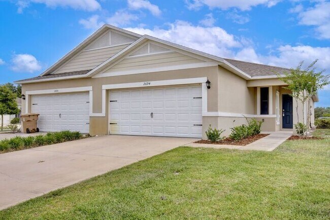 Foto del edificio - Move-In Ready 2BR/2BA Villa with Den + 2-Car Garage | Lake Nona Adjacent | Suncrest at St. Cloud