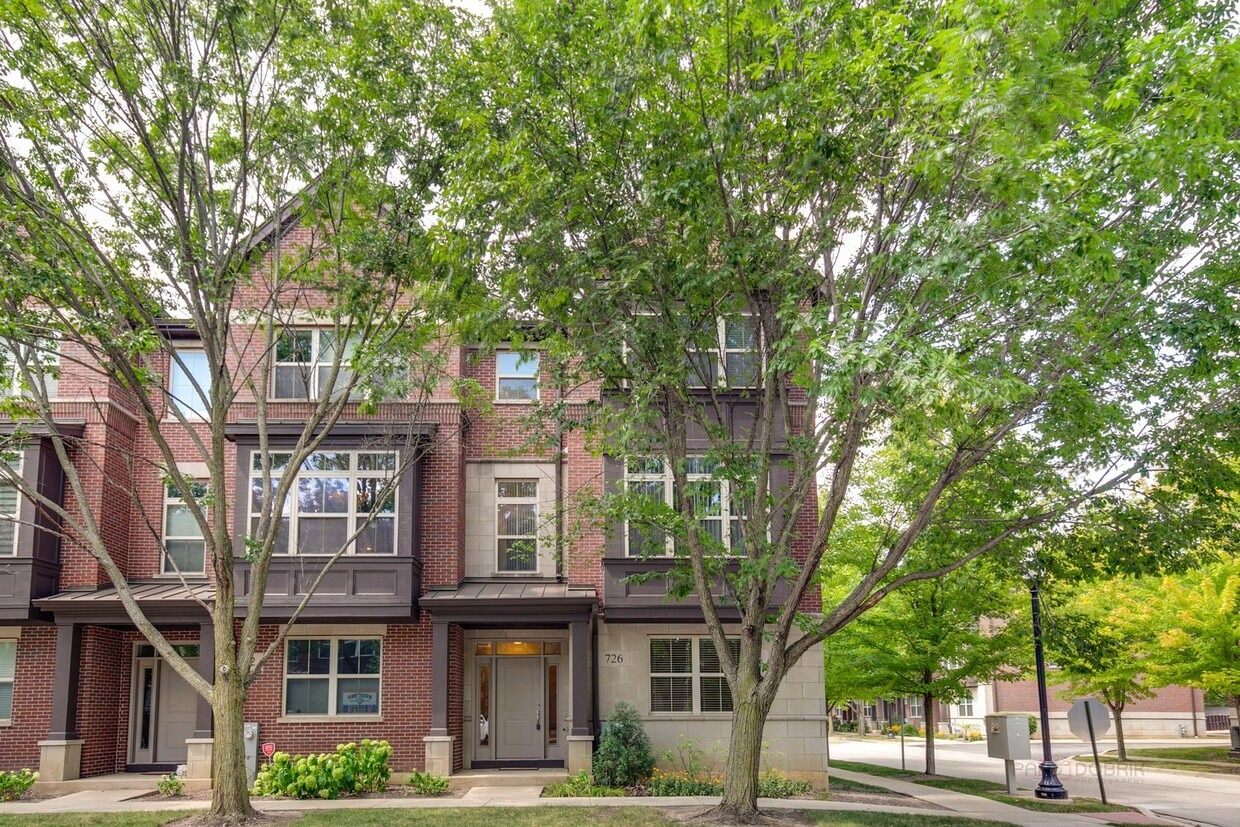 726 Summit Ln, Vernon Hills, IL 60061 Townhouse for Rent in Vernon