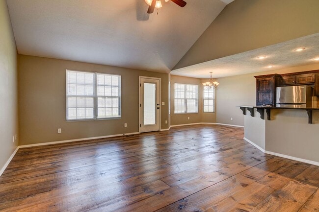 Building Photo - 3 Bedroom Republic Home