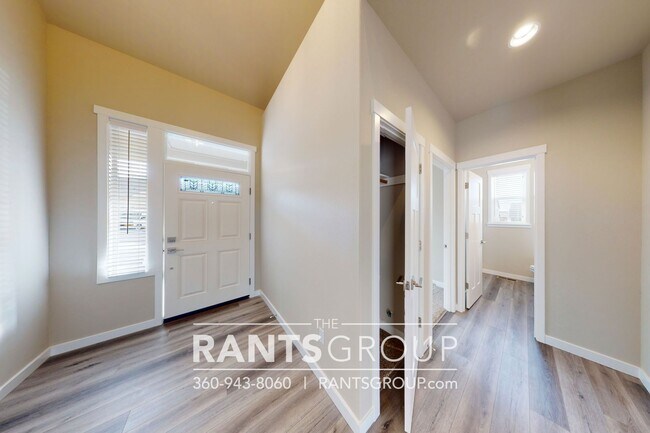 Foto del edificio - Steilacoom Ridge! Easy I5 Access!