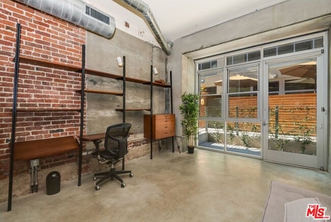 Building Photo - 527 Molino St