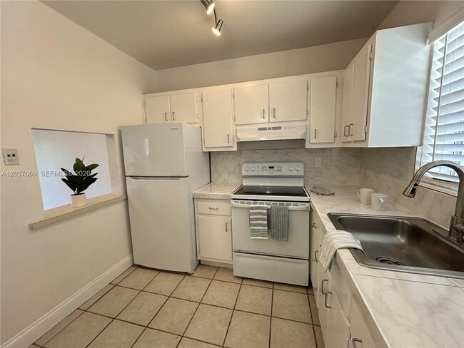 Building Photo - 7505 SW 82nd St