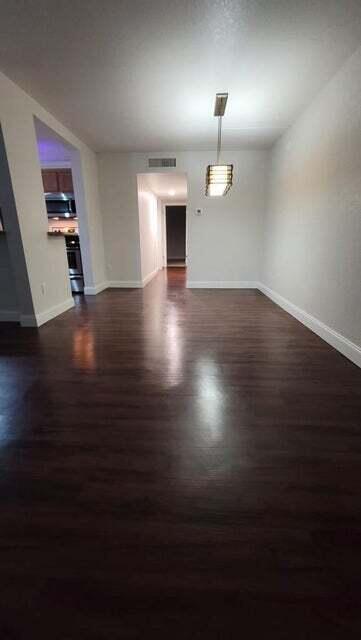 Building Photo - 2525 W Bay Dr