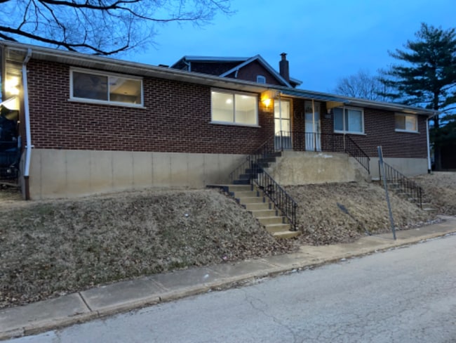Building Photo - 3107 Chariton