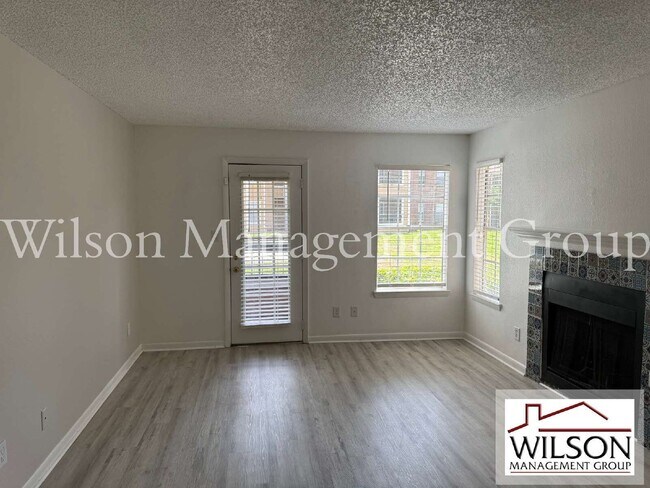 Foto del edificio - 5540 Devonbriar Way