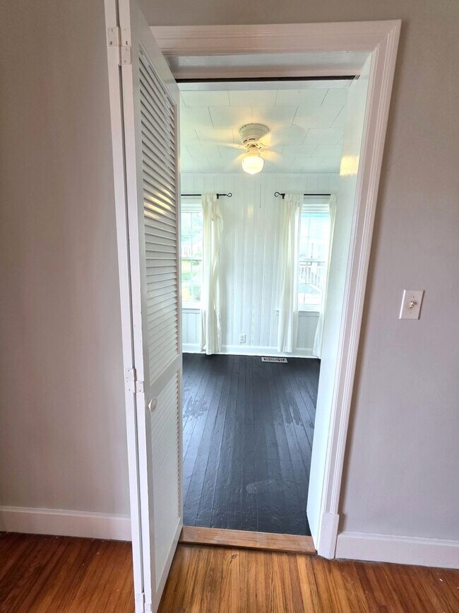 Building Photo - 3208 Camden Cir