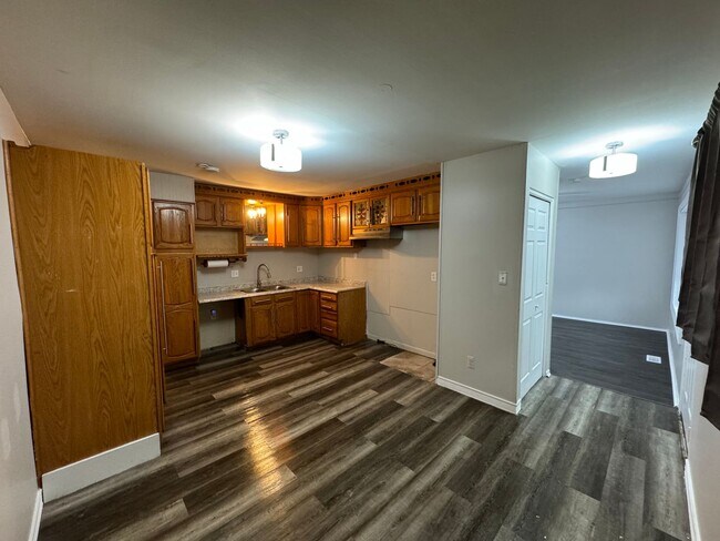 Building Photo - 3 Bed, 1 Bath Ranch with Basement and Atta...