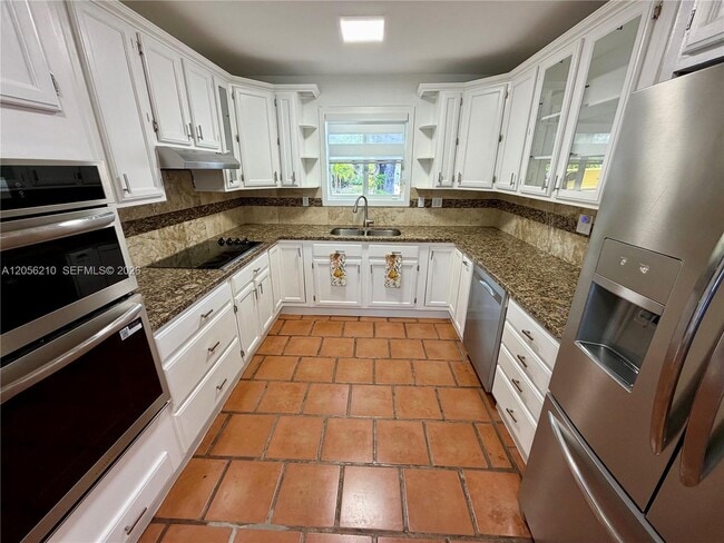 Building Photo - 9340 Jamaica Dr