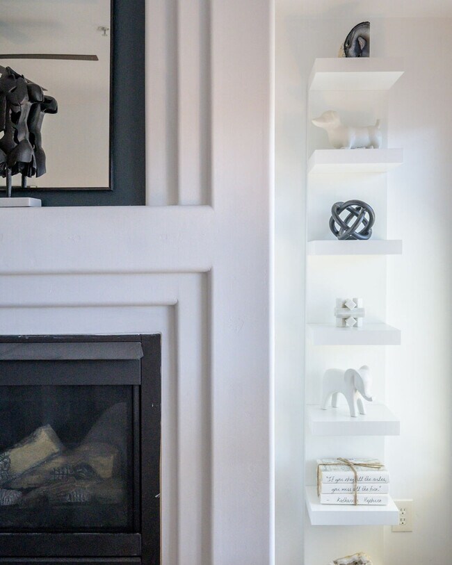 Building Photo - 5450 E Deer Valley Dr