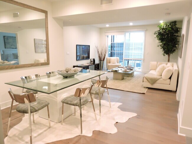 Foto del edificio - 8417 Blackburn Ave
