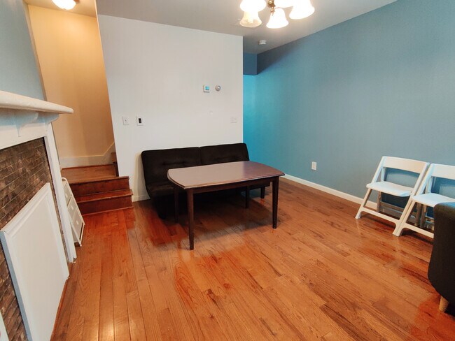 Foto del edificio - 5430 Wilkins Ave