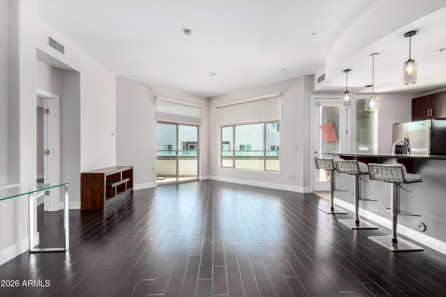 Building Photo - 945 E Playa Del Norte Dr