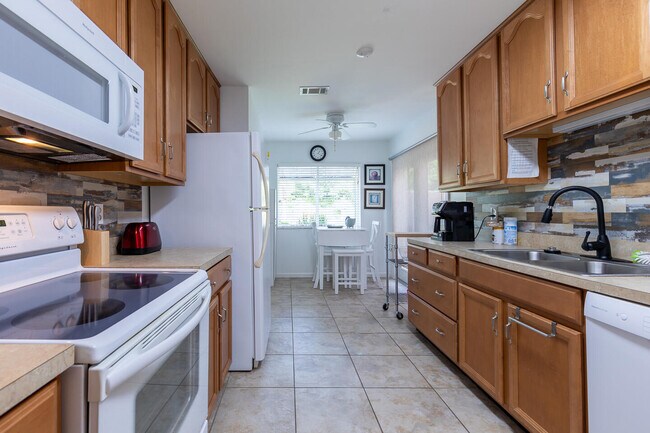 Building Photo - 3303 SE Sandpiper Ct