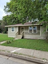 Building Photo - 1410 Singleton Ave