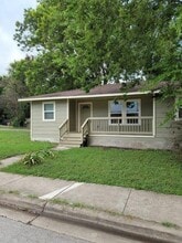 Building Photo - 1410 Singleton Ave