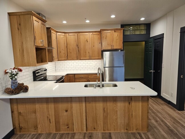 Building Photo - Genevieve Suites