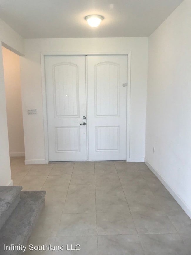 Building Photo - 9520 Harding Ave