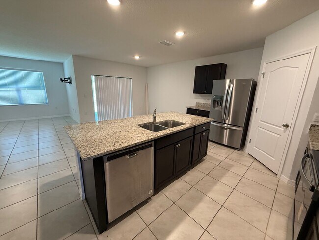 Building Photo - 4/2 Groveland Home