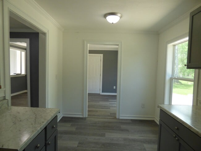 Building Photo - 1030 Clairmont Dr