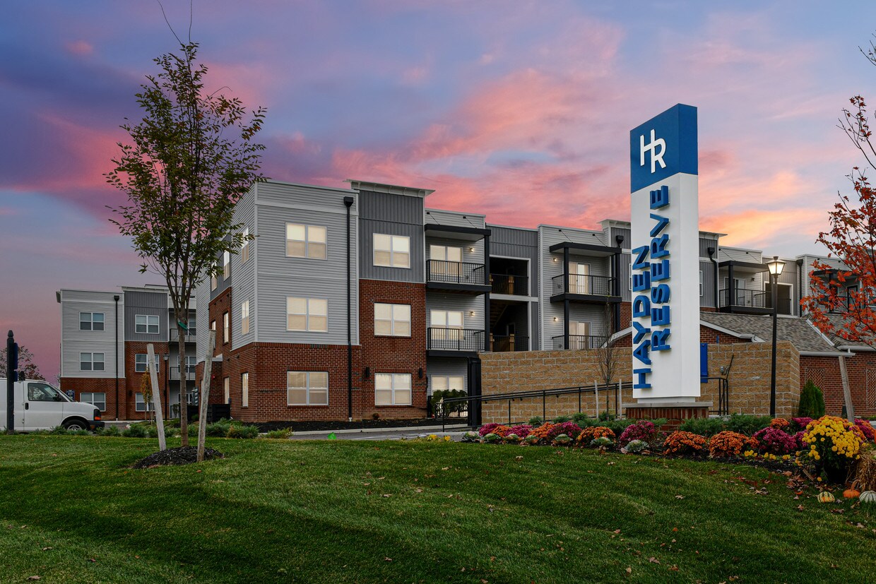 Hayden Reserve Move In Specials! Apartments 7375 High Cross Blvd