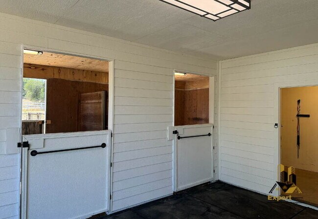 Building Photo - 5291 Bryant Rd