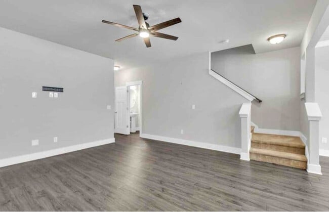 Building Photo - 300 Hague Dr