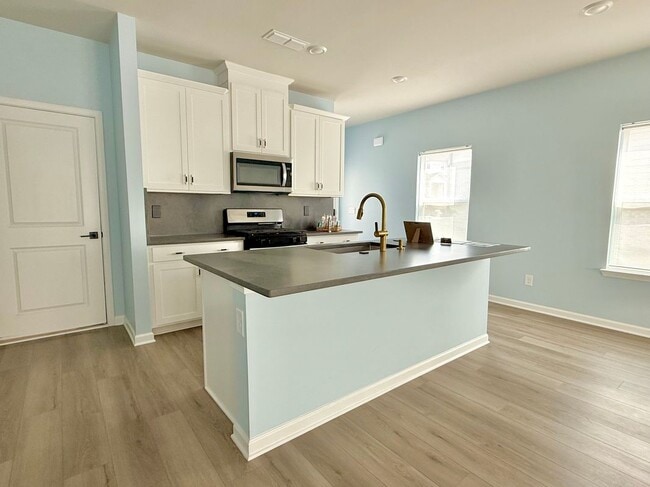 Building Photo - 3615 Shore Wood Ave