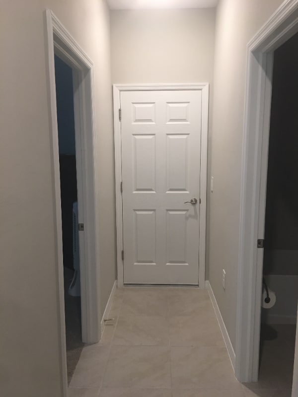 Building Photo - 1126 S Town and River Dr