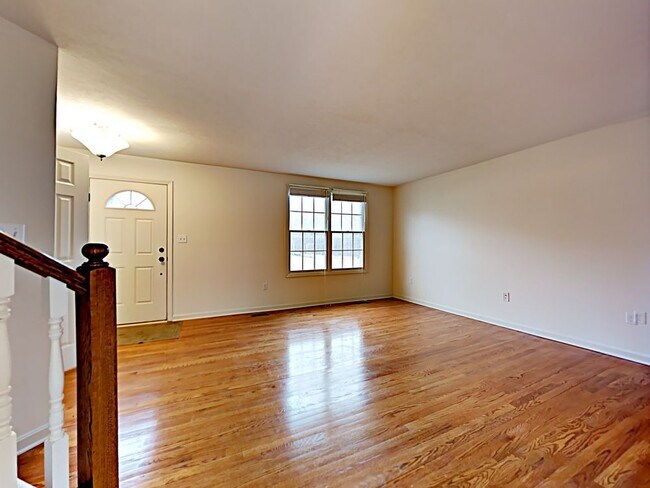 Building Photo - Wonderful 3 Bedroom Kennedy Twp Townhome