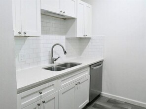 Building Photo - 9600 Royal Ln