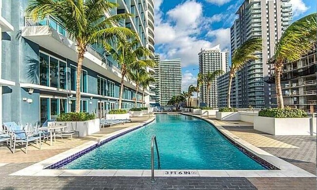 Foto del edificio - 60 SW 13th St