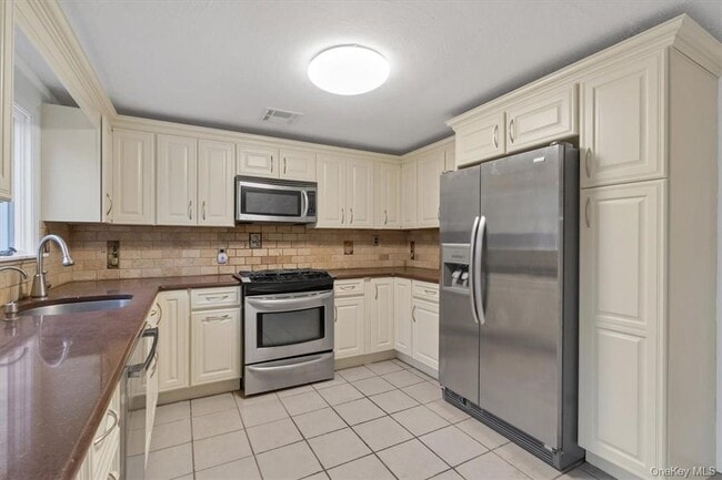 Foto del edificio - 1467 Goshen Turnpike