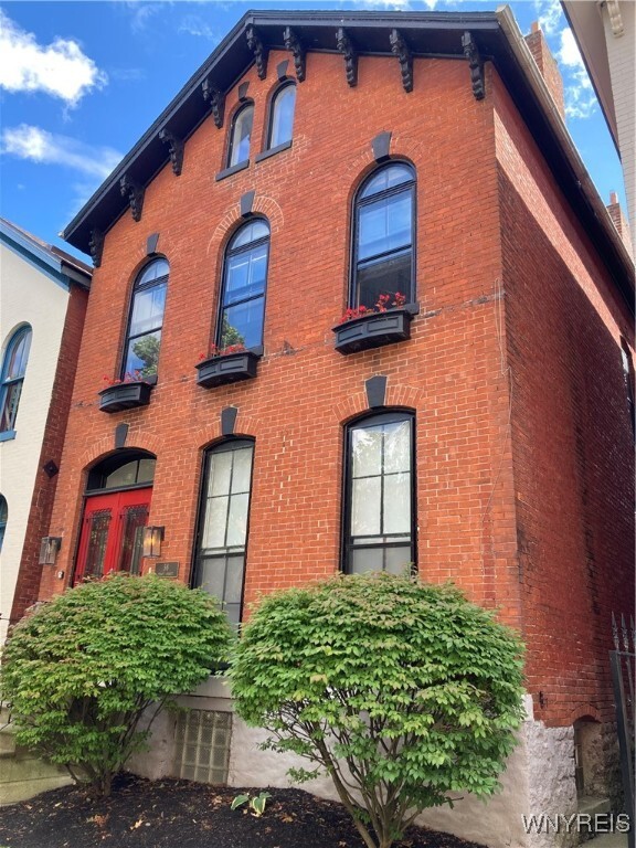 Building Photo - 58 Tracy St