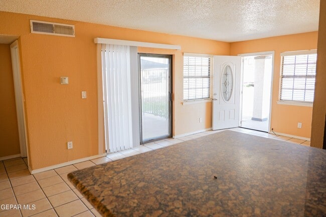 Building Photo - 10818 Ivanhoe Dr