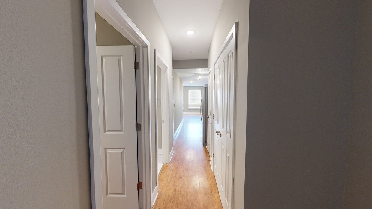 Photo - 300 W Fayette Apartments