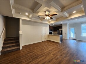 Building Photo - 326 Untermaier St