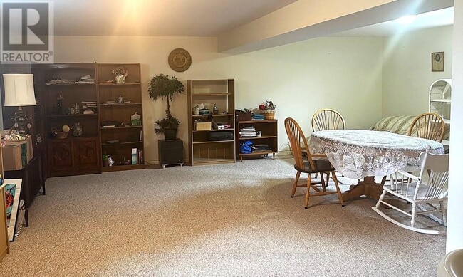 Building Photo - 218 Bethune Crescent