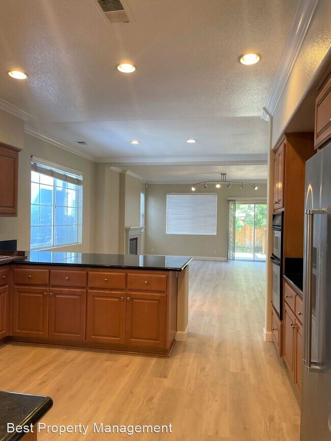 Building Photo - 4 br, 3 bath House - 1269 Michigan Ave