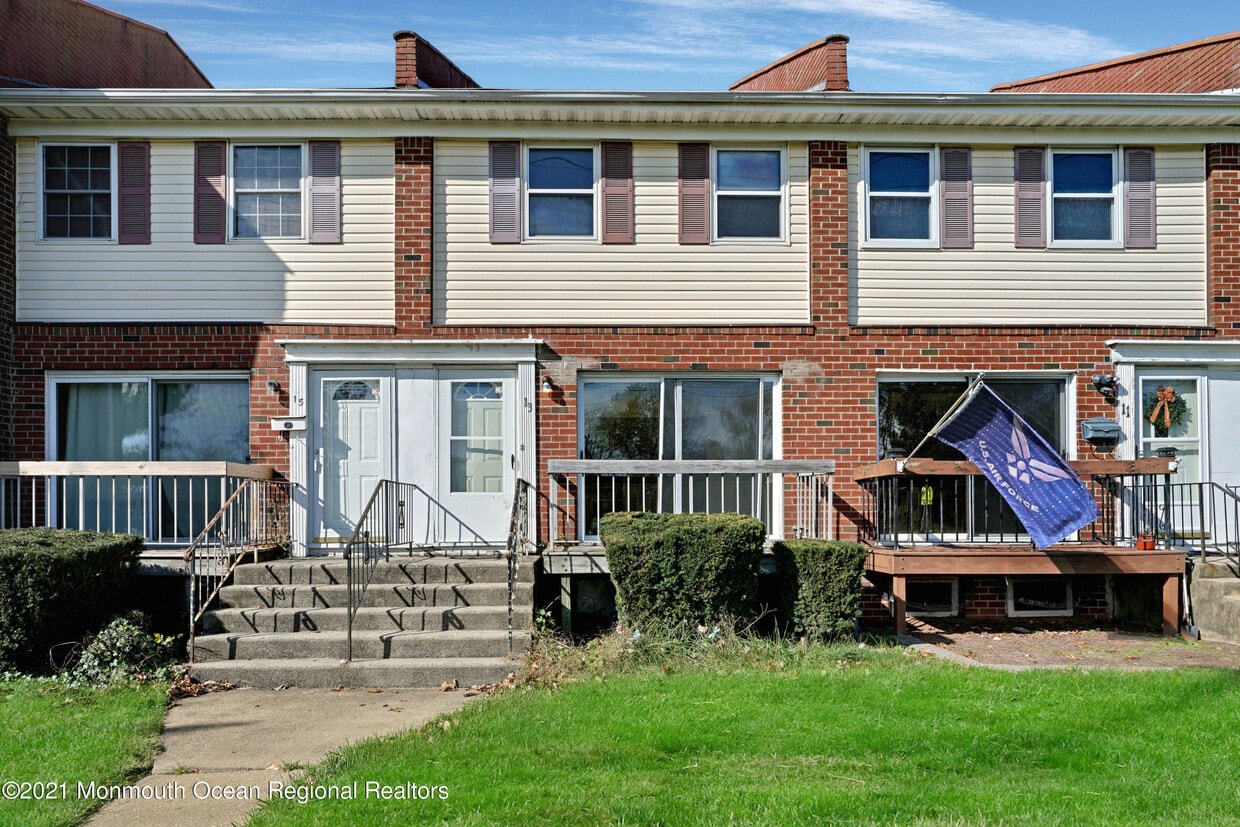 Primary Photo - 13 Primrose Ln