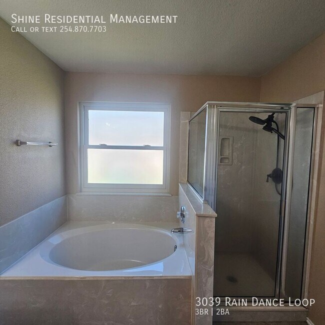 Foto del edificio - 3039 Rain Dance Loop