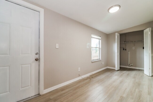 Building Photo - 625 58th St S